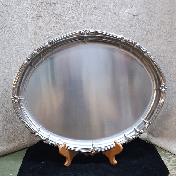 Vintage Elegant Silver Chrome scalloped Oval Serving Tray - Picture 1 of 5
